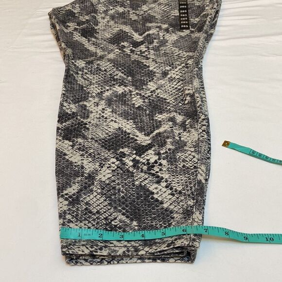 Torrid Snake Print Jegging Sz. 28 Short New - Picture 12 of 13